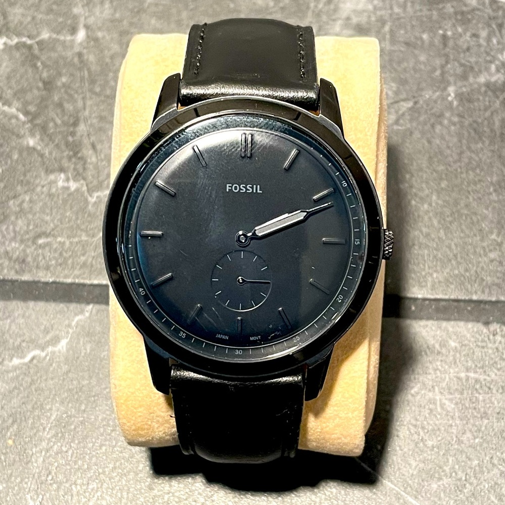 SOLD- Mens Fossil Watch, All Black Modern Design in Great Shape with New Battery